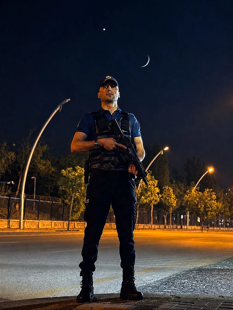Emniyet Genel Müdürlüğü'nden Duygulandıran Vatan Sevdası Paylaşımı - Görsel 2