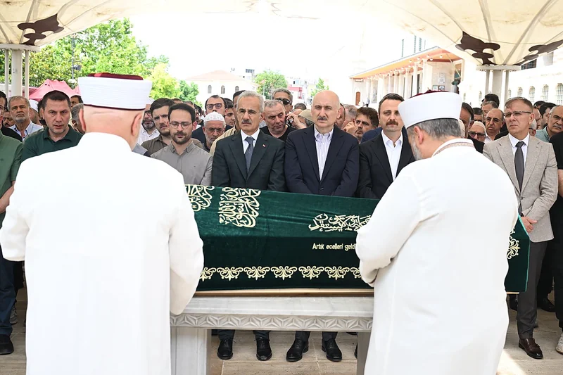 Bakan Uraloğlu, Saliha Karaismailoğlu'nun Cenazesine Katıldı - Görsel 2
