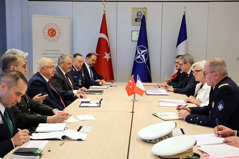 Bakan Yaşar Güler, Fransız Mevkidaşı Vautrin ile Görüştü - Görsel 2