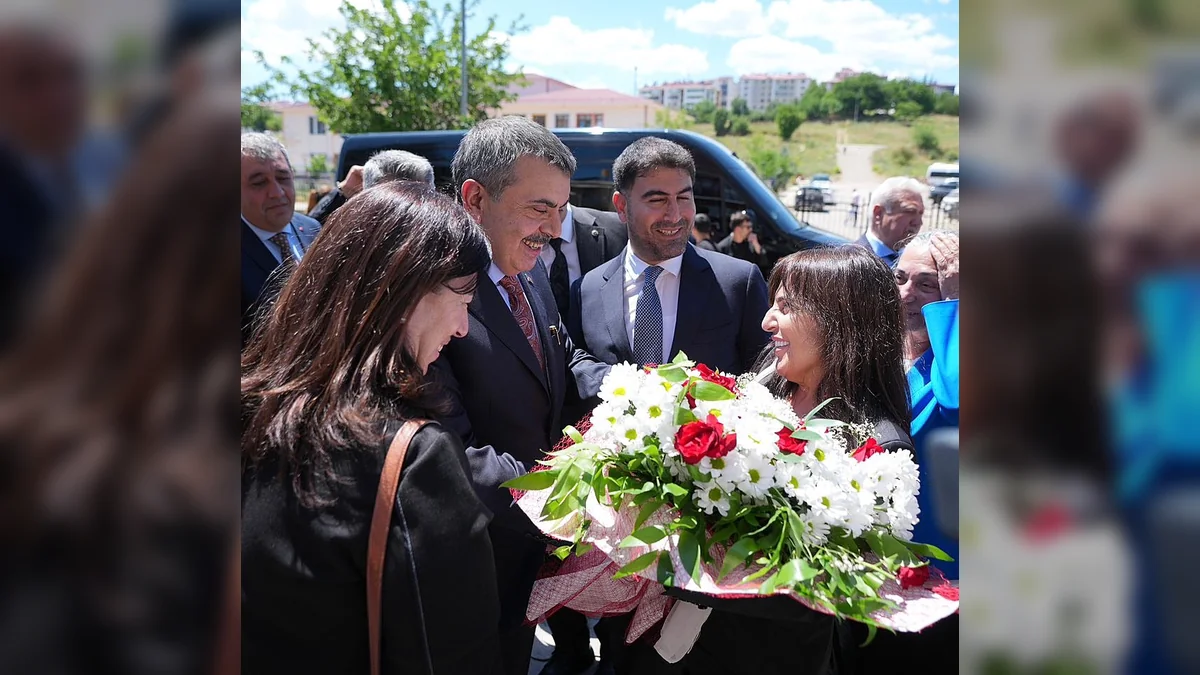 Bakan Yusuf Tekin Tunceli'de: AK Parti Birleştirici Güçtür