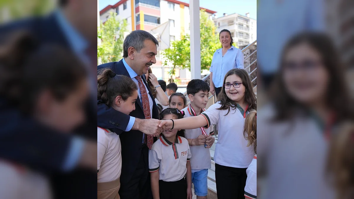 Bakan Yusuf Tekin Tunceli'de Öğrencilerle Buluştu